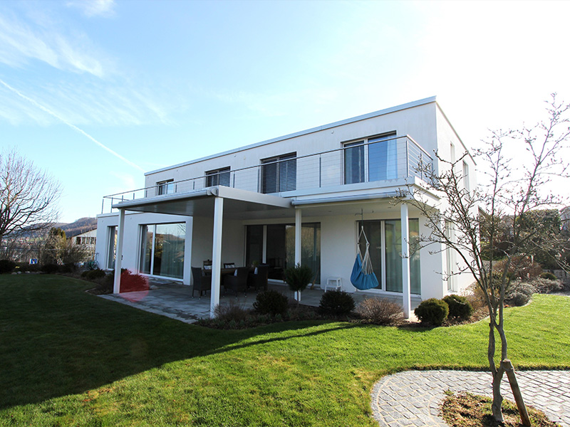 Exklusives & stilvolles Einfamilienhaus mit grosser Parkanlage